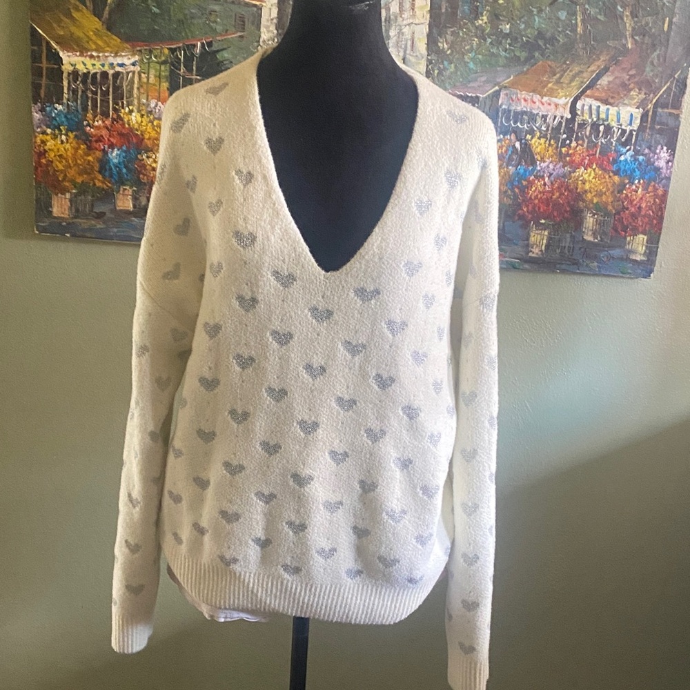 Splendid cream colored v neck sweater, xl